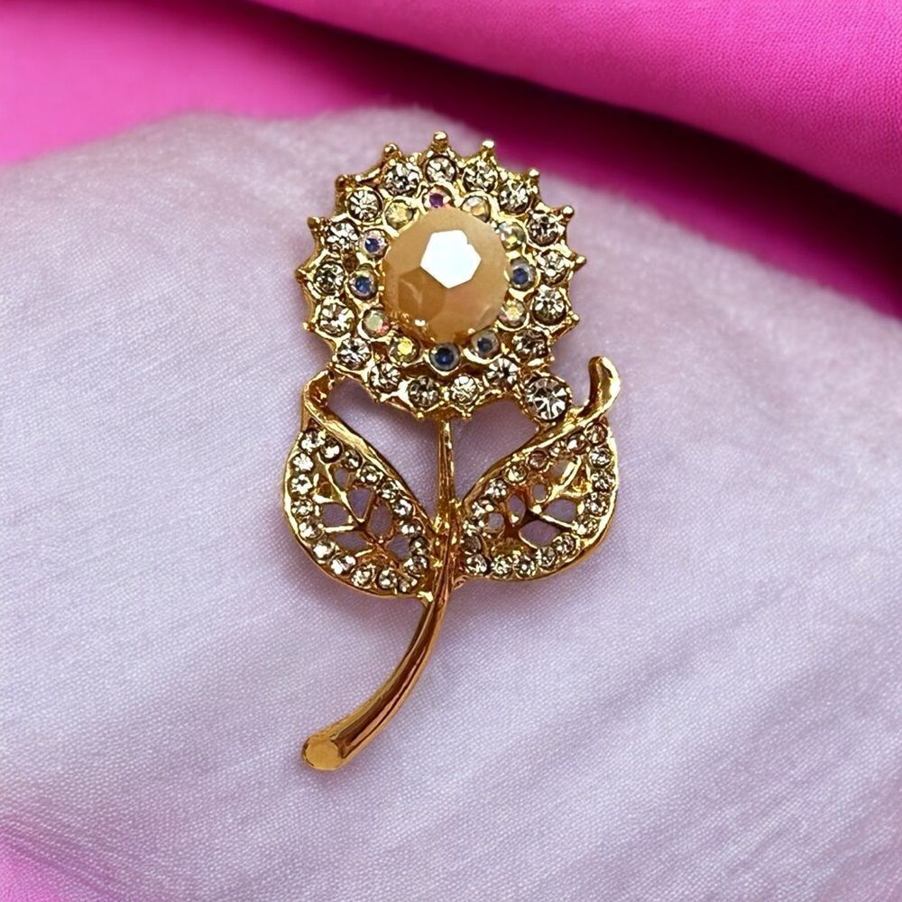 🤯5/$25🤯 Gold Tone Rhinestone Flower Brooch